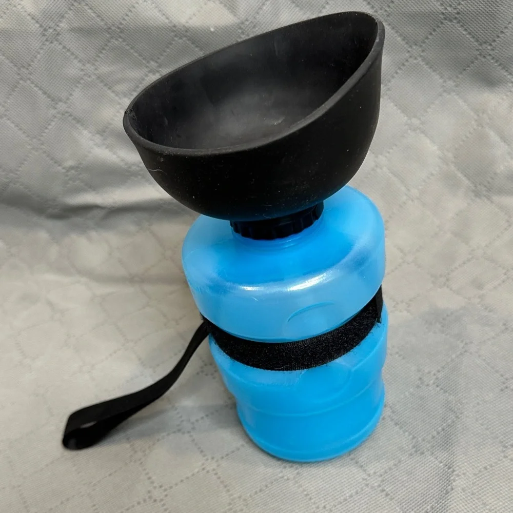 Dog Water On The Go Blue Water Bottle with Black Drinking Bowl Top & Strap NWOT